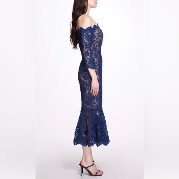 MARCHESA**Elegant Blue Guipure Lace Off-Shoulder Midi Dress**US 8**$795 - Picture 5 of 7